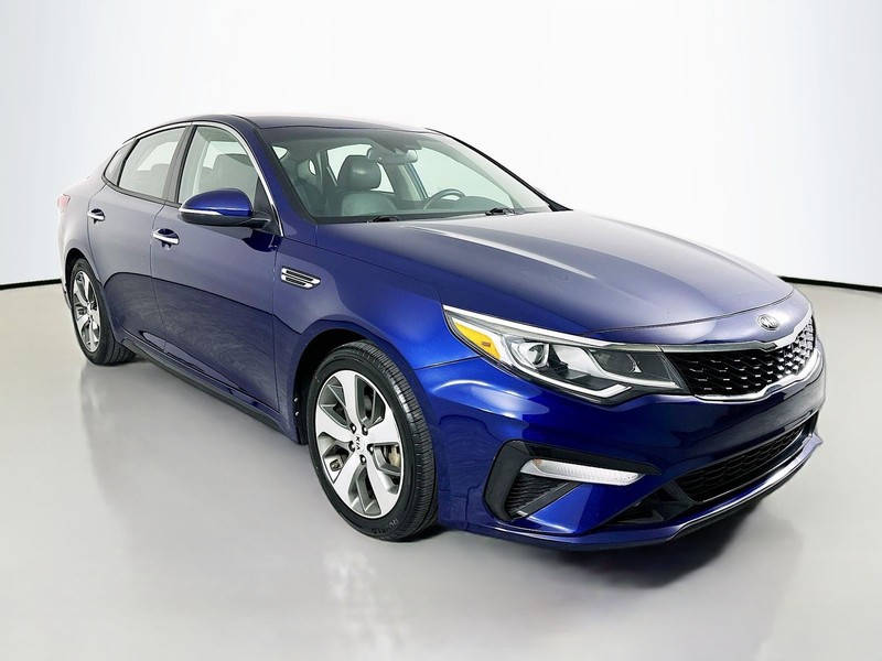 Kia Optima Vehicle Full-screen Gallery Image 3