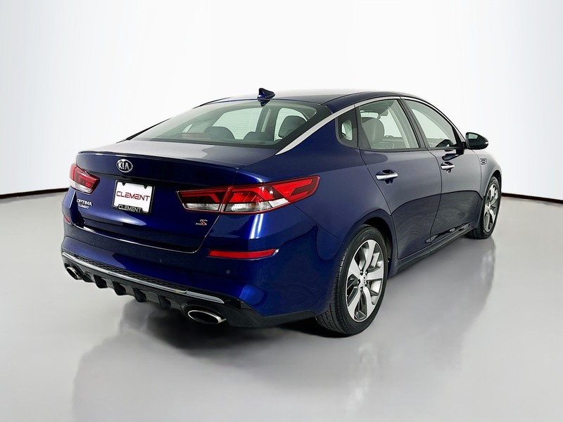 Kia Optima Vehicle Full-screen Gallery Image 5