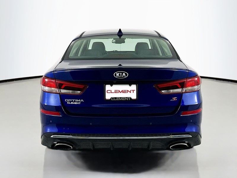 Kia Optima Vehicle Full-screen Gallery Image 6