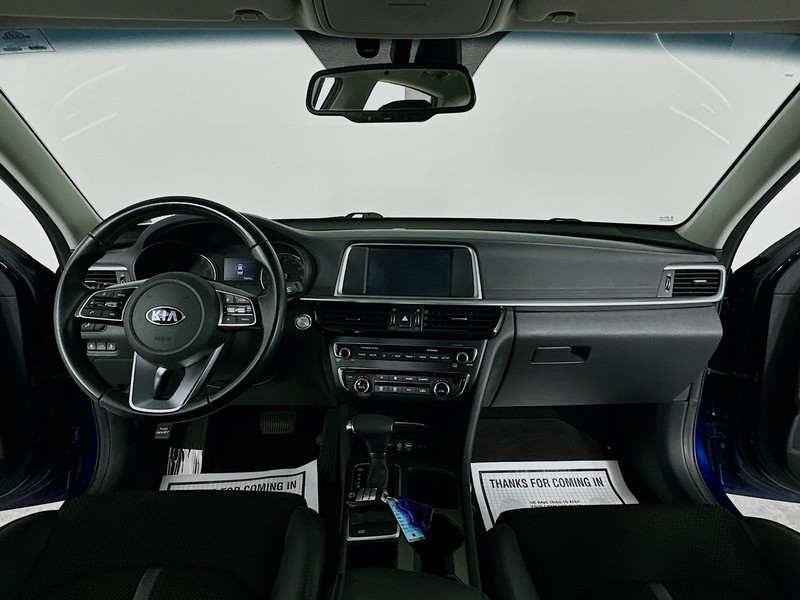 Kia Optima Vehicle Full-screen Gallery Image 9