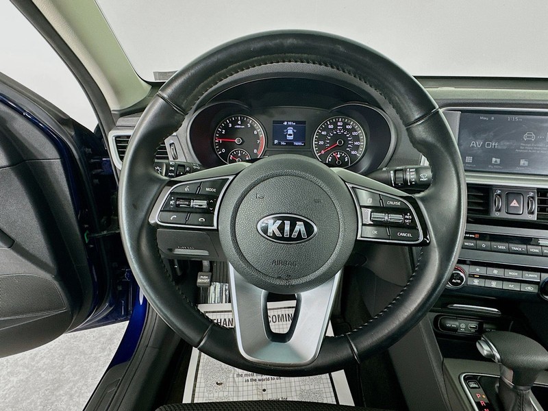 Kia Optima Vehicle Full-screen Gallery Image 11