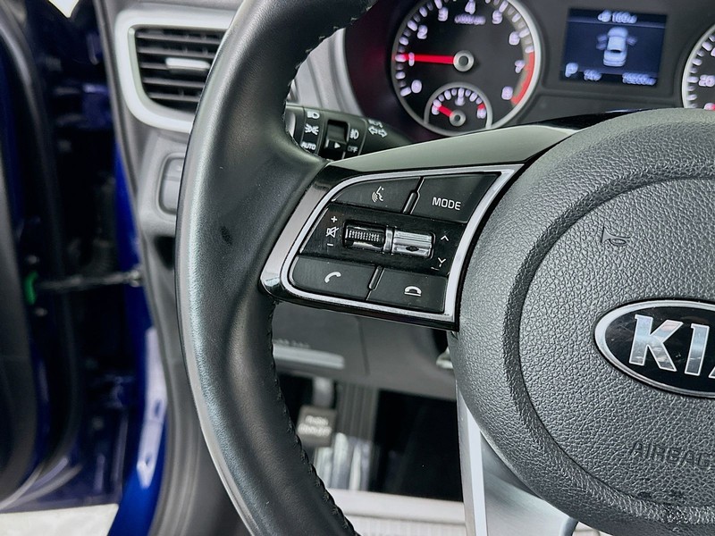 Kia Optima Vehicle Full-screen Gallery Image 12