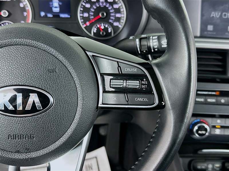 Kia Optima Vehicle Full-screen Gallery Image 13