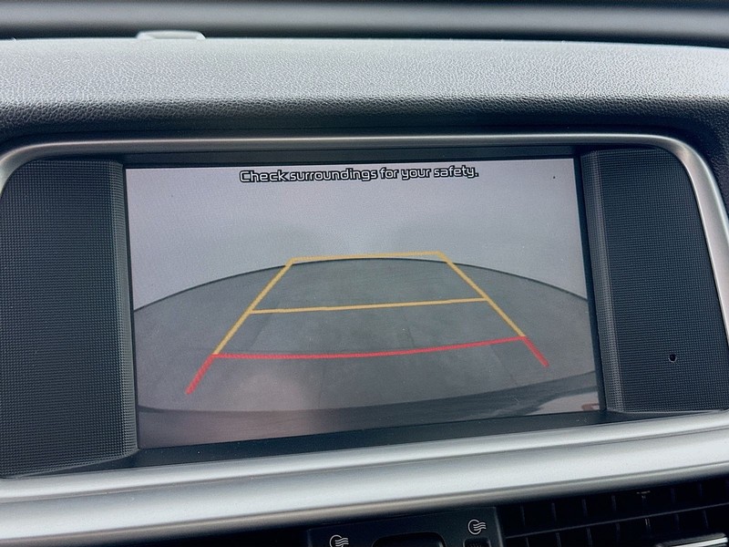 Kia Optima Vehicle Full-screen Gallery Image 16