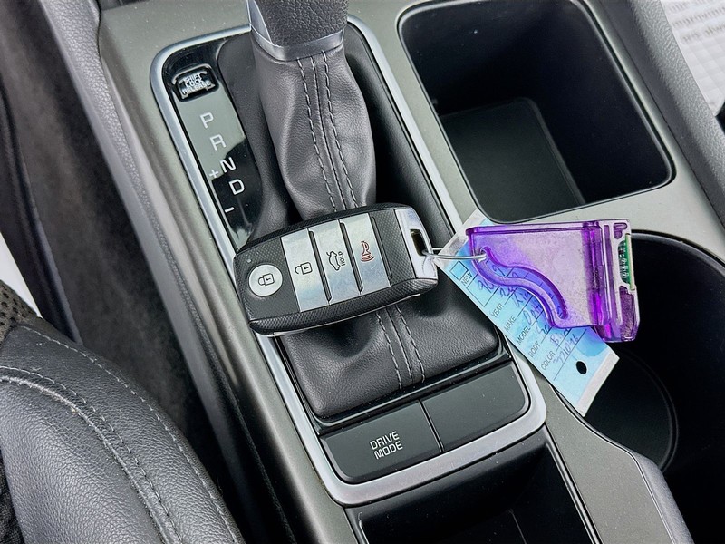 Kia Optima Vehicle Full-screen Gallery Image 18