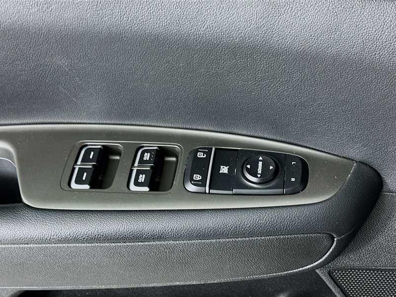 Kia Optima Vehicle Full-screen Gallery Image 19