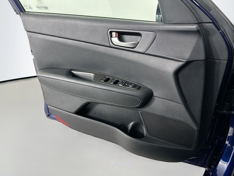 Kia Optima Vehicle Full-screen Gallery Image 20