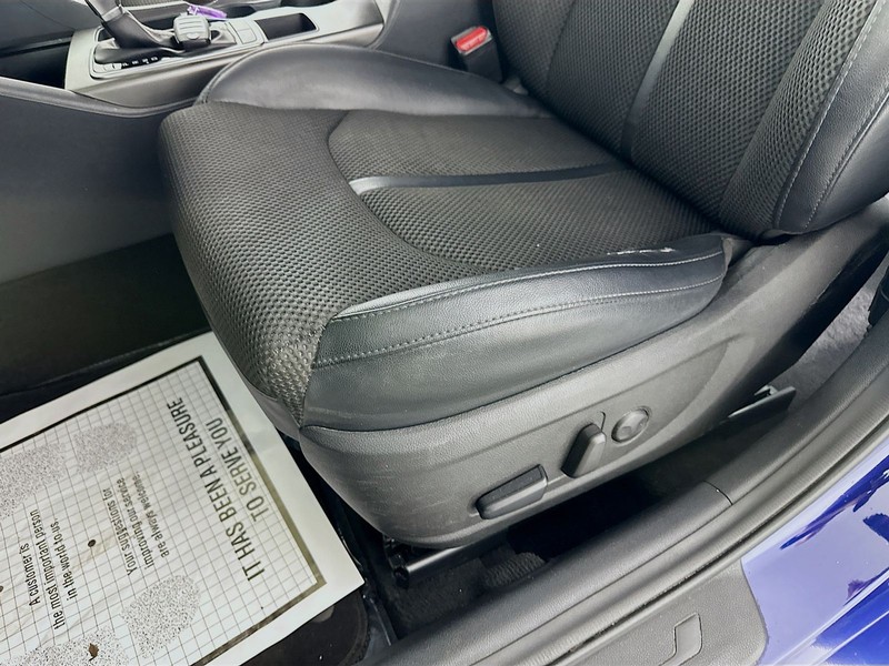 Kia Optima Vehicle Full-screen Gallery Image 21