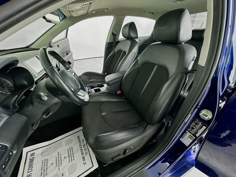 Kia Optima Vehicle Full-screen Gallery Image 22