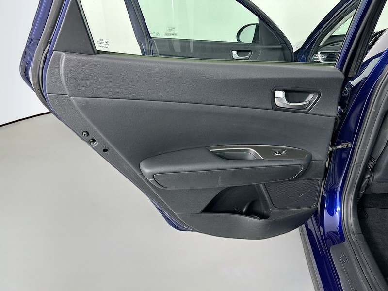 Kia Optima Vehicle Full-screen Gallery Image 23