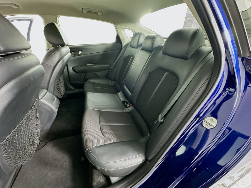 Kia Optima Vehicle Full-screen Gallery Image 24