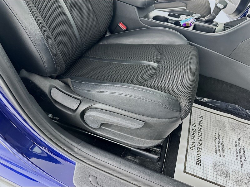 Kia Optima Vehicle Full-screen Gallery Image 25