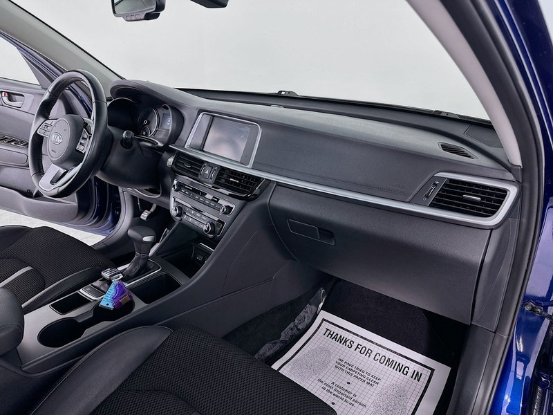 Kia Optima Vehicle Full-screen Gallery Image 26