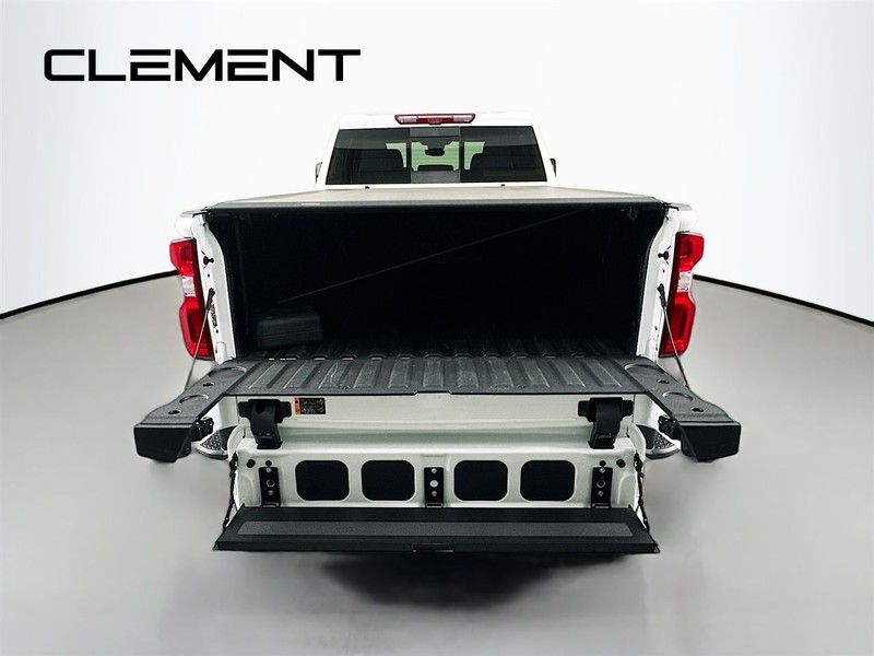 Chevrolet Silverado 2500HD Vehicle Image 11