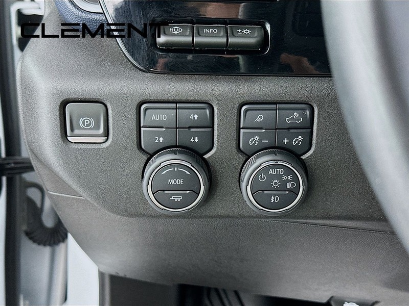 Chevrolet Silverado 2500HD Vehicle Image 14