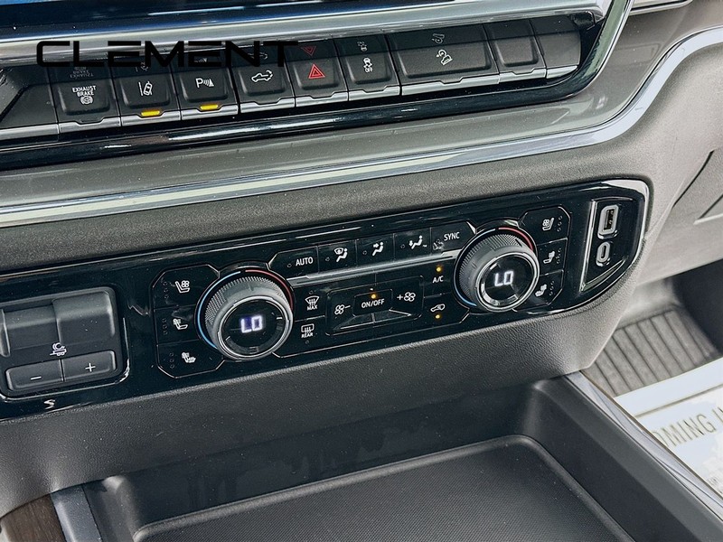 Chevrolet Silverado 2500HD Vehicle Image 22