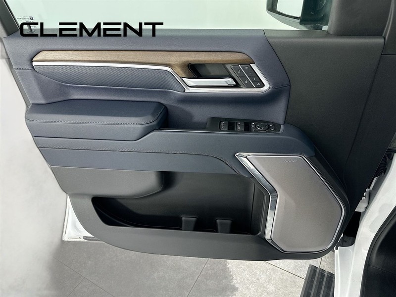Chevrolet Silverado 2500HD Vehicle Image 29