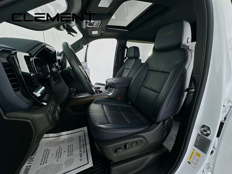 Chevrolet Silverado 2500HD Vehicle Image 31