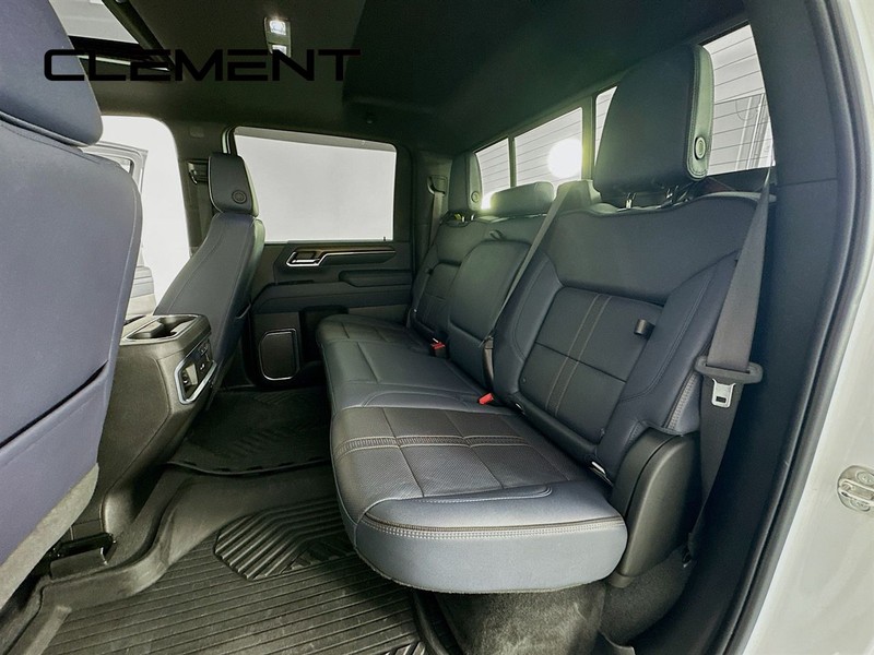 Chevrolet Silverado 2500HD Vehicle Image 33