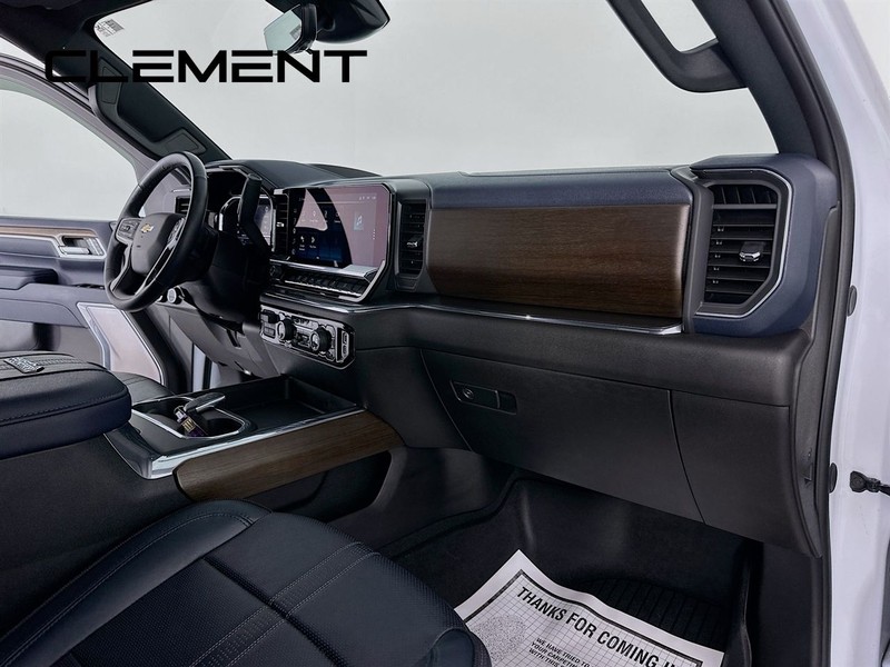 Chevrolet Silverado 2500HD Vehicle Image 36