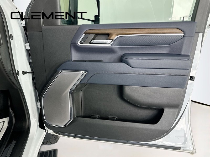 Chevrolet Silverado 2500HD Vehicle Image 37