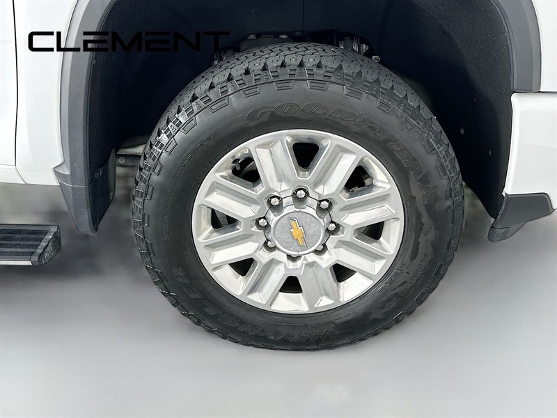 Chevrolet Silverado 2500HD Vehicle Image 38