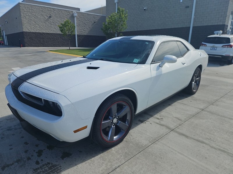 Dodge Challenger Vehicle Full-screen Gallery Image 2
