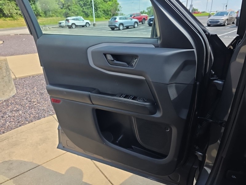 Ford Bronco Sport Vehicle Full-screen Gallery Image 20
