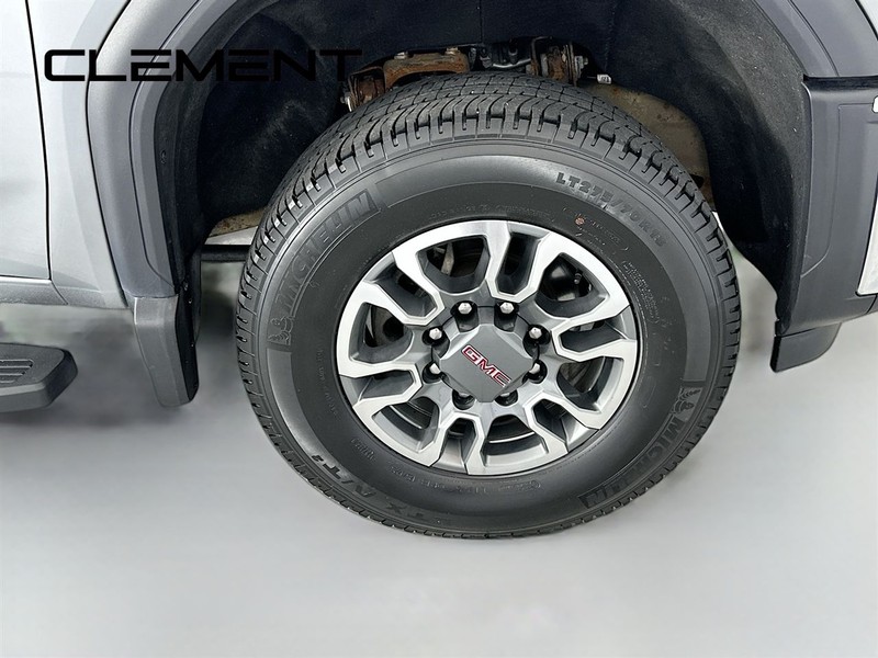 GMC Sierra 2500HD Vehicle Image 32
