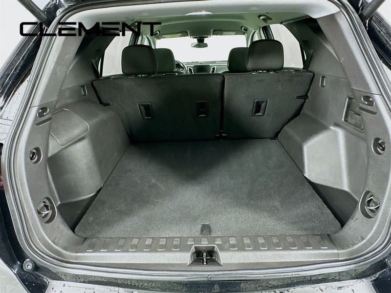 Chevrolet Equinox Vehicle Full-screen Gallery Image 11