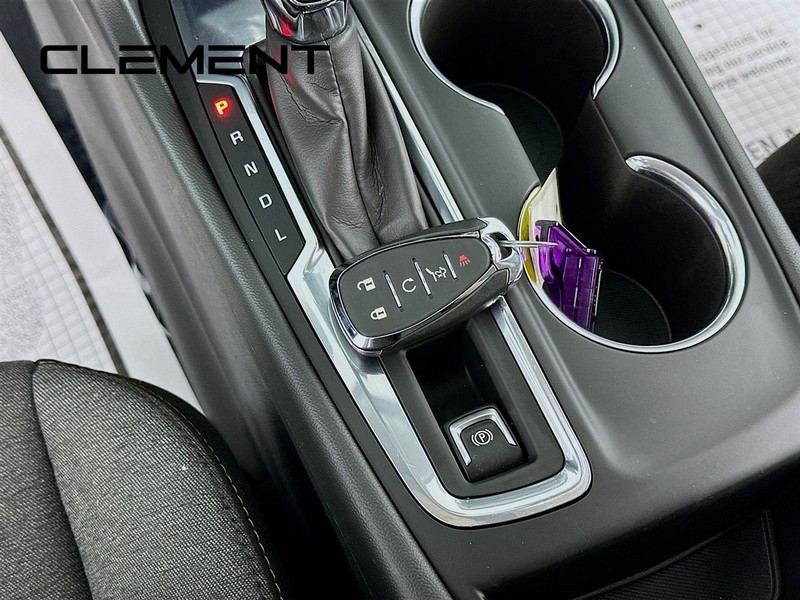 Chevrolet Equinox Vehicle Full-screen Gallery Image 24