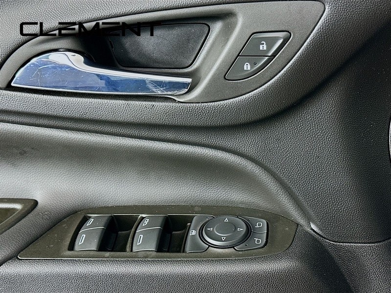 Chevrolet Equinox Vehicle Full-screen Gallery Image 26