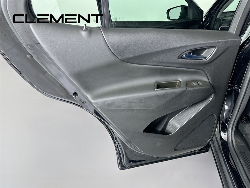 Chevrolet Equinox Vehicle Full-screen Gallery Image 30