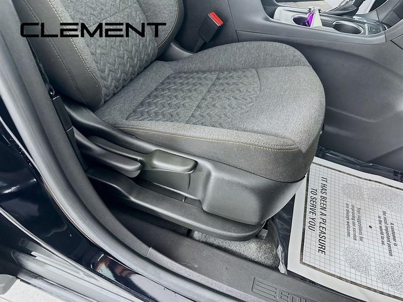 Chevrolet Equinox Vehicle Full-screen Gallery Image 32