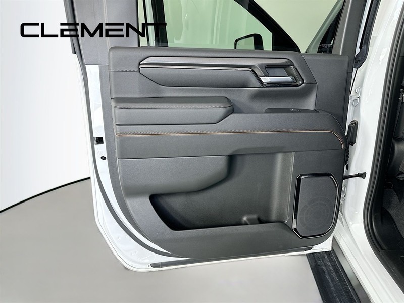 GMC Sierra 3500HD Vehicle Image 32