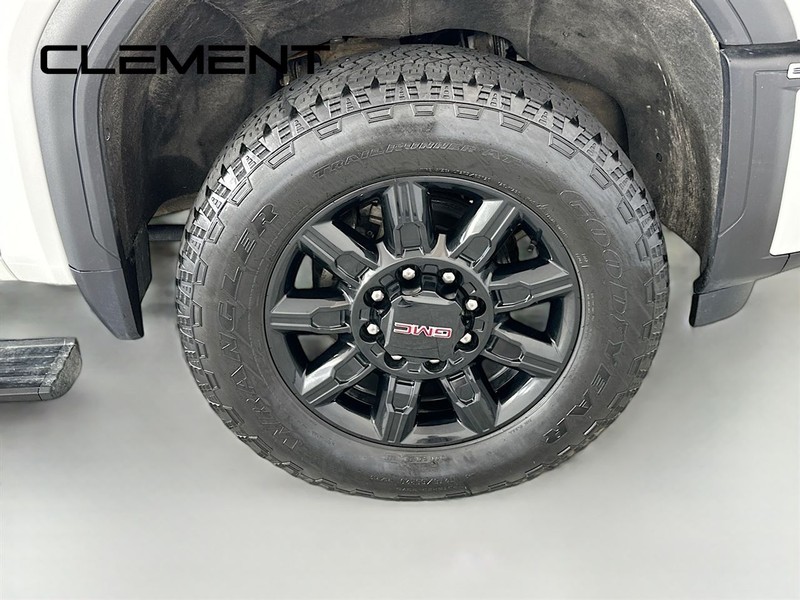 GMC Sierra 3500HD Vehicle Image 38