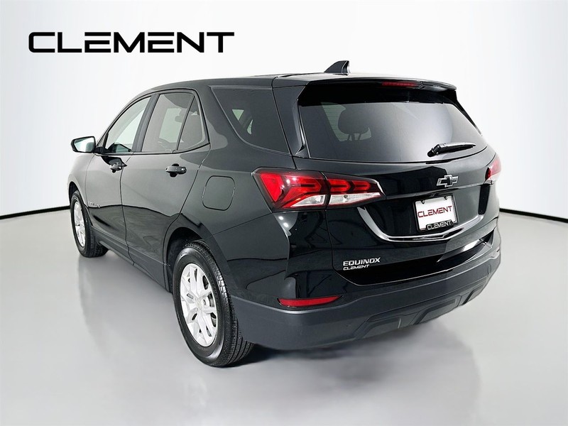 Chevrolet Equinox Vehicle Full-screen Gallery Image 10