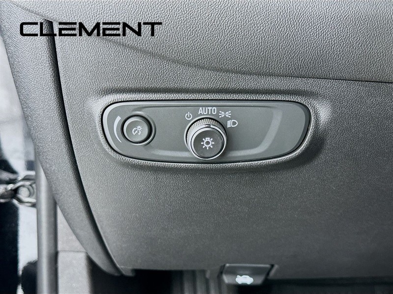 Chevrolet Equinox Vehicle Full-screen Gallery Image 14
