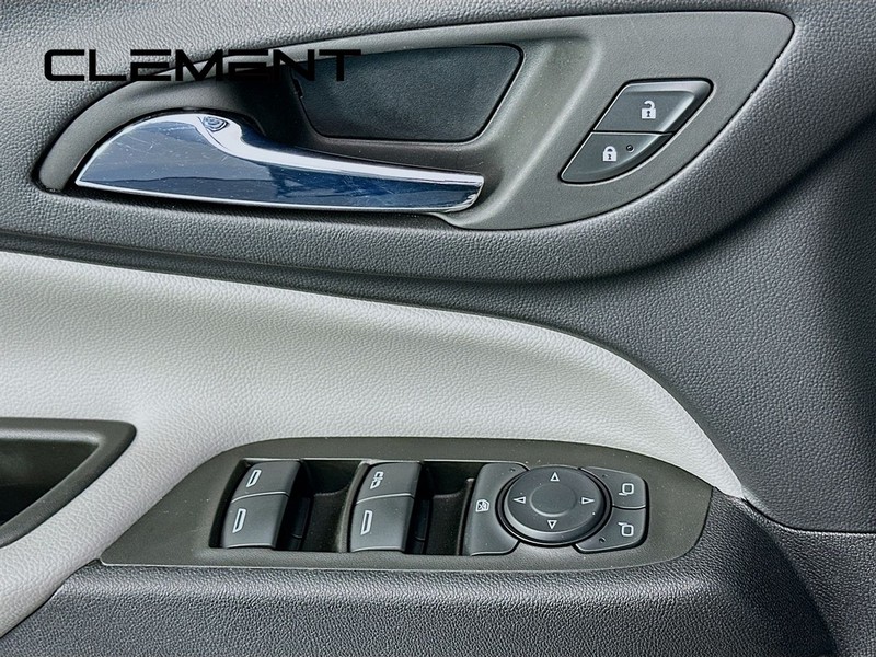 Chevrolet Equinox Vehicle Full-screen Gallery Image 24