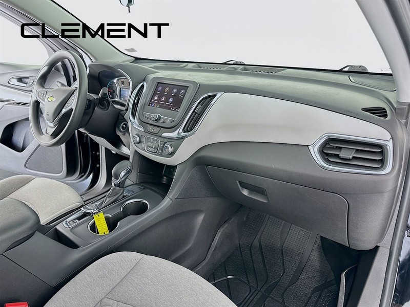 Chevrolet Equinox Vehicle Full-screen Gallery Image 32