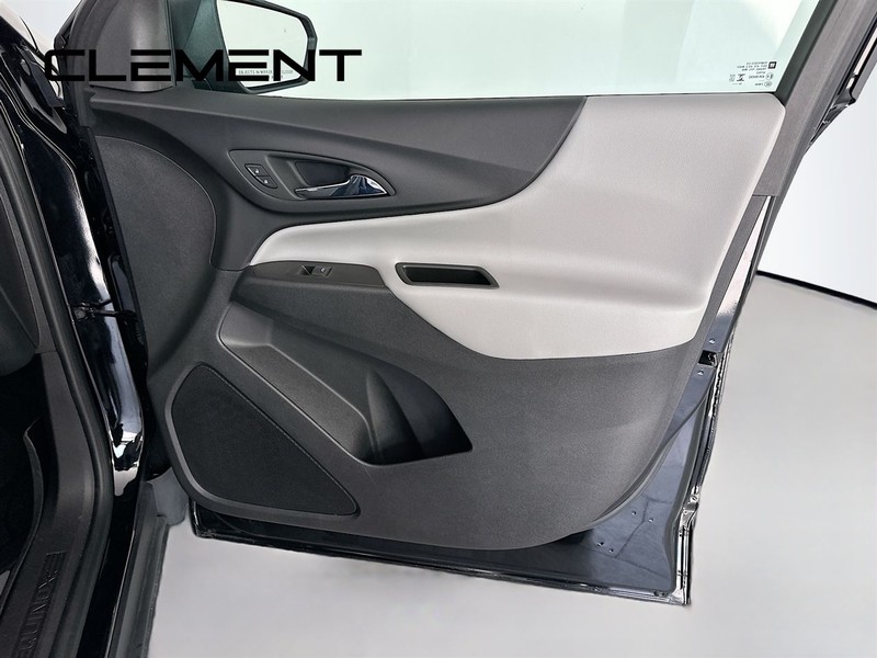 Chevrolet Equinox Vehicle Full-screen Gallery Image 33