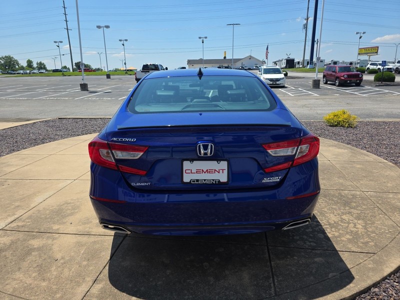 Honda Accord Sedan Vehicle Full-screen Gallery Image 6