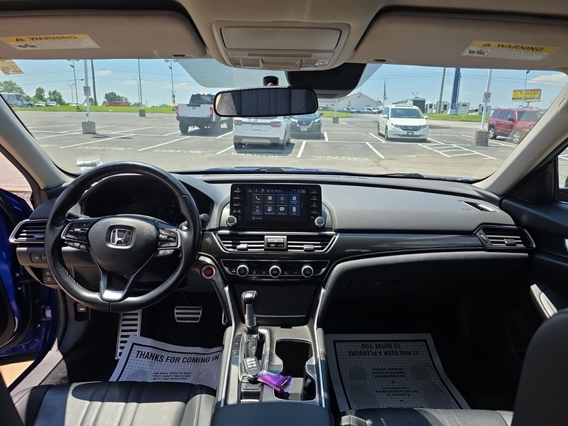 Honda Accord Sedan Vehicle Full-screen Gallery Image 8