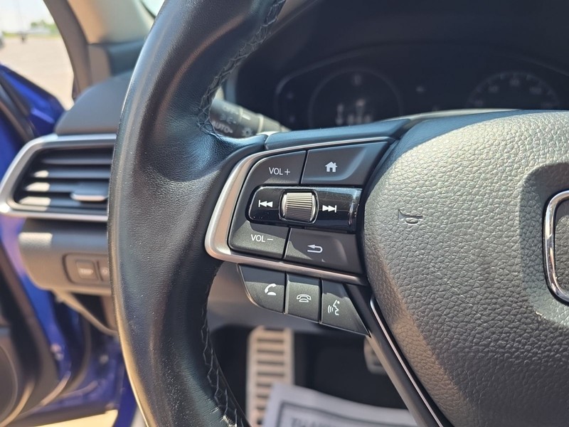 Honda Accord Sedan Vehicle Full-screen Gallery Image 11