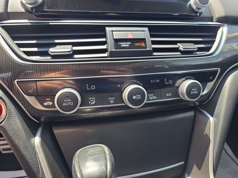 Honda Accord Sedan Vehicle Full-screen Gallery Image 15