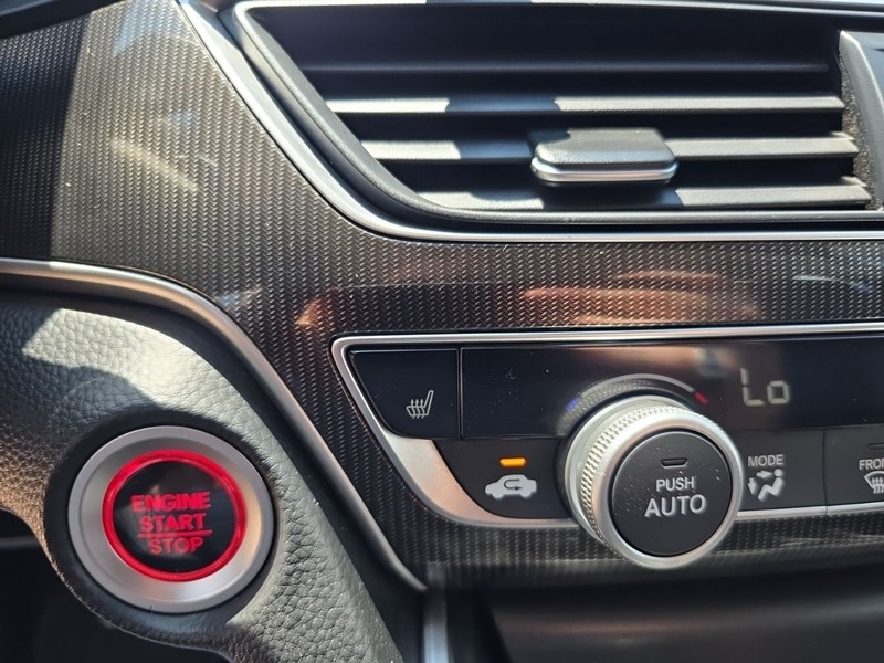 Honda Accord Sedan Vehicle Full-screen Gallery Image 16