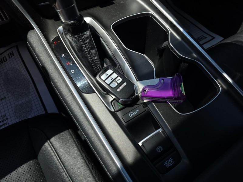 Honda Accord Sedan Vehicle Full-screen Gallery Image 17