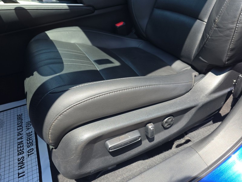 Honda Accord Sedan Vehicle Full-screen Gallery Image 20