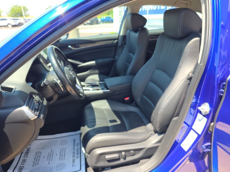Honda Accord Sedan Vehicle Full-screen Gallery Image 21