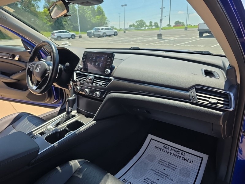 Honda Accord Sedan Vehicle Full-screen Gallery Image 25